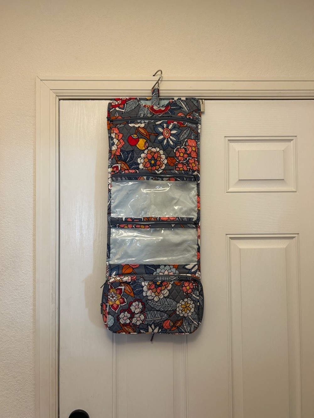 Vera Bradley Hanging Travel Organizer Gray Quilted Floral